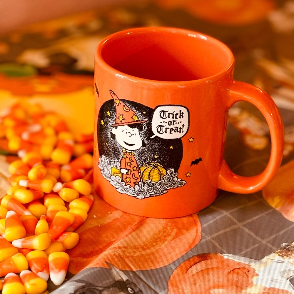 Peanuts, orange Halloween Mug with Lucy